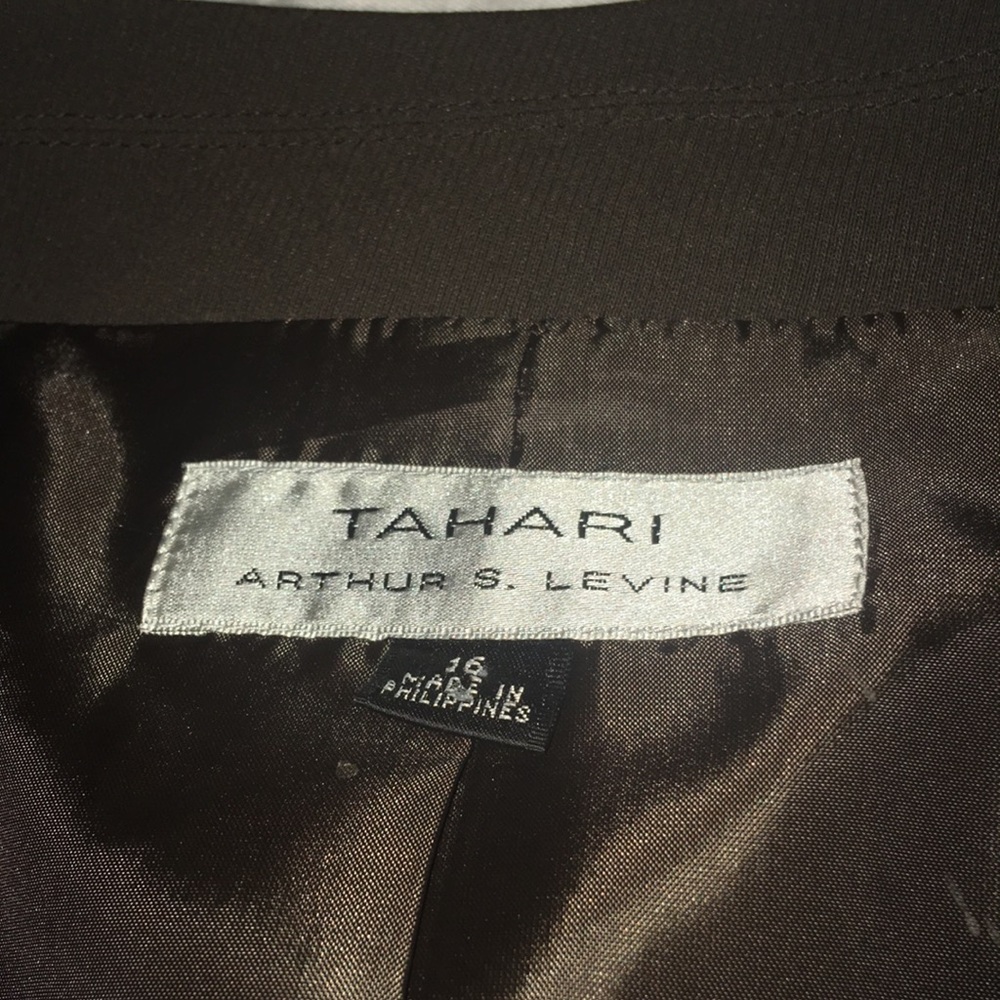 Tahari